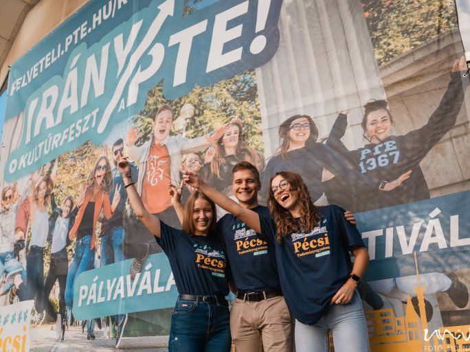 https://felvi.aok.pte.hu/static-files/207028/20241011-081857-molnar-david-irany-a-pte-kulturfeszt-mds03043._w_1920_h_1080.jpg
