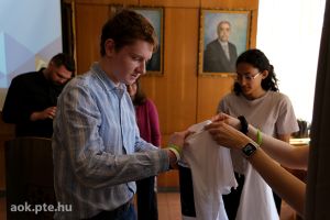 https://felvi.aok.pte.hu/static-files/54154/DSCF0358._w_300_h_300.jpg