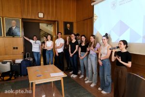 https://felvi.aok.pte.hu/static-files/54169/DSCF0339._w_300_h_300.jpg