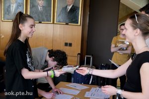https://felvi.aok.pte.hu/static-files/54175/DSCF0329._w_300_h_300.jpg