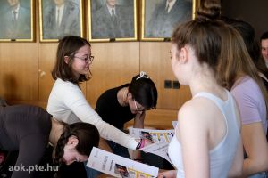 https://felvi.aok.pte.hu/static-files/54184/DSCF0319._w_300_h_300.jpg