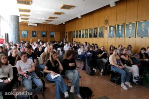 https://felvi.aok.pte.hu/static-files/54186/DSCF0316._w_300_h_300.jpg