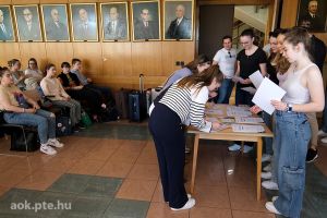 https://felvi.aok.pte.hu/static-files/54192/DSCF0309._w_300_h_300.jpg