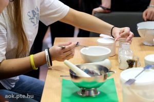 https://felvi.aok.pte.hu/static-files/54270/DSCF0192_1._w_300_h_300.jpg