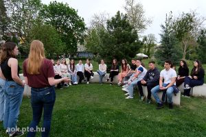 https://felvi.aok.pte.hu/static-files/54369/DSCF0070_1._w_300_h_300.jpg