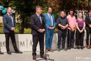 https://felvi.aok.pte.hu/static-files/55657/AOK_parkatadas_2025_29_csortos._w_300_h_300.jpg