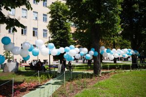 https://felvi.aok.pte.hu/static-files/55668/aok_parkavatas_20250519_001_kerekes._w_300_h_300.jpg