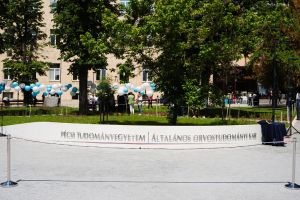 https://felvi.aok.pte.hu/static-files/55707/aok_parkavatas_20250519_040_kerekes._w_300_h_300.jpg