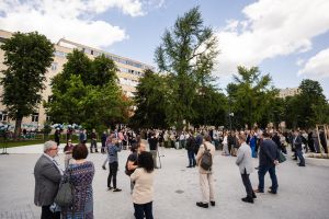 https://felvi.aok.pte.hu/static-files/55728/aok_parkavatas_20250519_061_kerekes._w_300_h_300.jpg