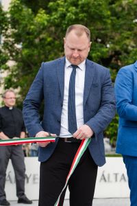 https://felvi.aok.pte.hu/static-files/55732/aok_parkavatas_20250519_065_kerekes._w_300_h_300.jpg