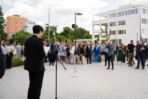 https://felvi.aok.pte.hu/static-files/55740/aok_parkavatas_20250519_073_kerekes._w_300_h_300.jpg