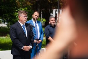 https://felvi.aok.pte.hu/static-files/55748/aok_parkavatas_20250519_081_kerekes._w_300_h_300.jpg