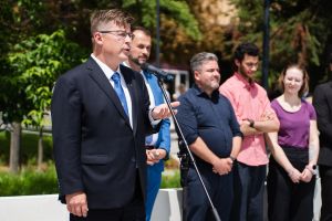https://felvi.aok.pte.hu/static-files/55749/aok_parkavatas_20250519_082_kerekes._w_300_h_300.jpg