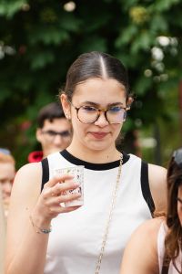 https://felvi.aok.pte.hu/static-files/55765/aok_parkavatas_20250519_098_kerekes._w_300_h_300.jpg