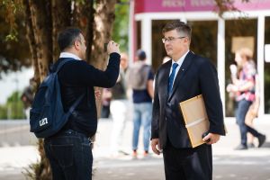 https://felvi.aok.pte.hu/static-files/55795/aok_parkavatas_20250519_128_kerekes._w_300_h_300.jpg