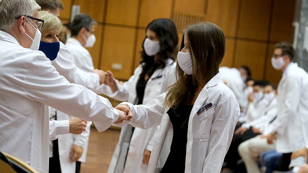 https://felvi.aok.pte.hu/static-files/96/14262_white_coat_ceremony._w_1920_h_1080.jpg
